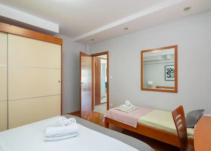 Apartment Brkic With Private Parking *