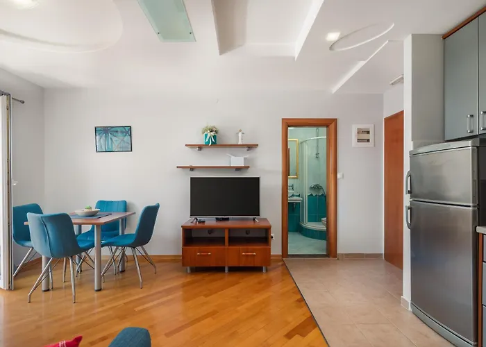 Brkic With Private Parking Apartment *