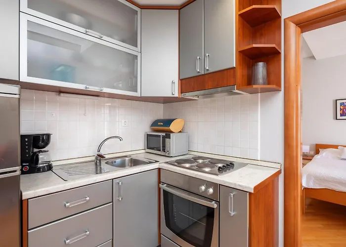 Brkic With Private Parking * Makarska