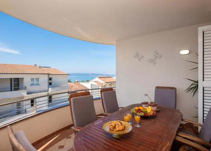 Brkic With Private Parking Apartment Makarska