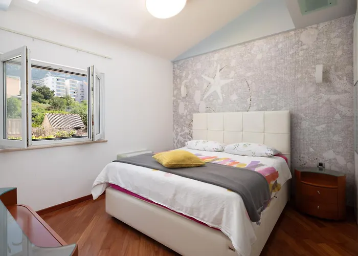 Apartment Brkic With Private Parking Makarska