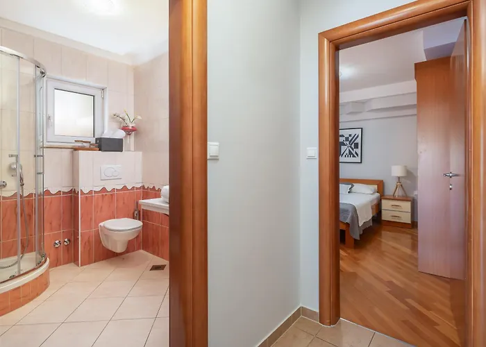 Apartment Brkic With Private Parking Makarska