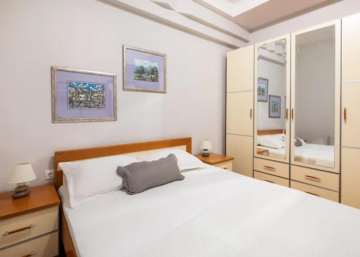 Apartment Brkic With Private Parking Makarska