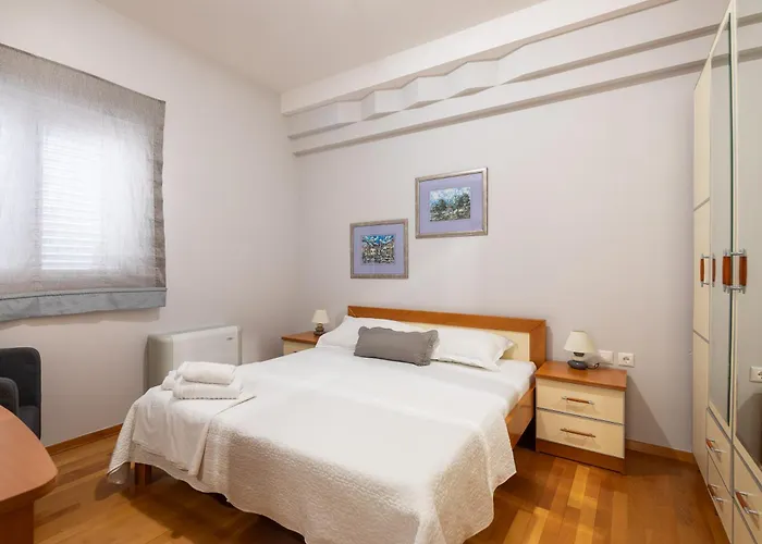 Brkic With Private Parking * Makarska