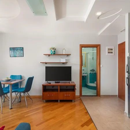 Brkic With Private Parking Apartament *