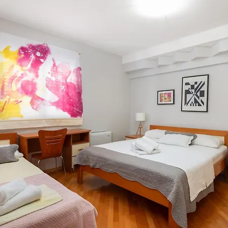 Brkic With Private Parking Apartament Makarska