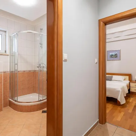 Brkic With Private Parking * Makarska