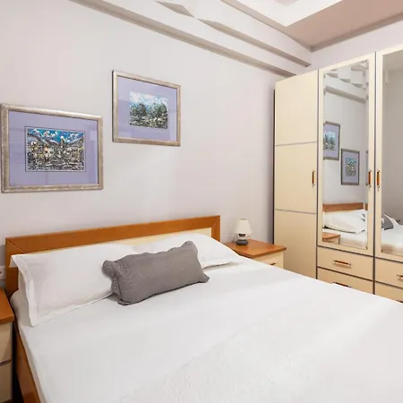 Apartament Brkic With Private Parking Makarska