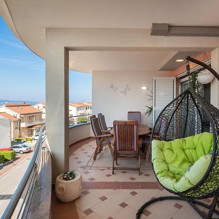 Brkic With Private Parking Makarska