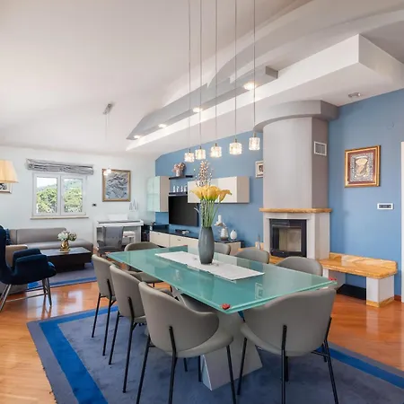 Brkic With Private Parking * Makarska