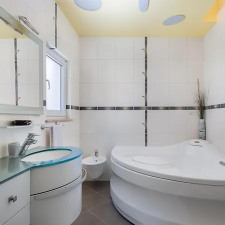 Brkic With Private Parking Apartamento *