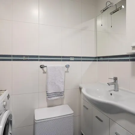 Brkic With Private Parking Apartamento Makarska