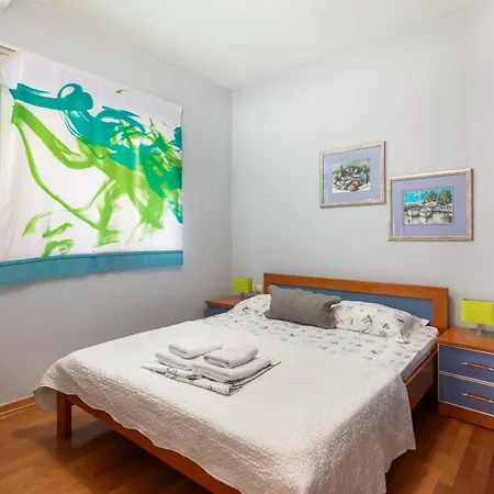 Brkic With Private Parking Apartament Makarska