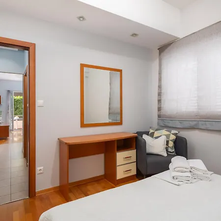 Brkic With Private Parking Apartamento Makarska