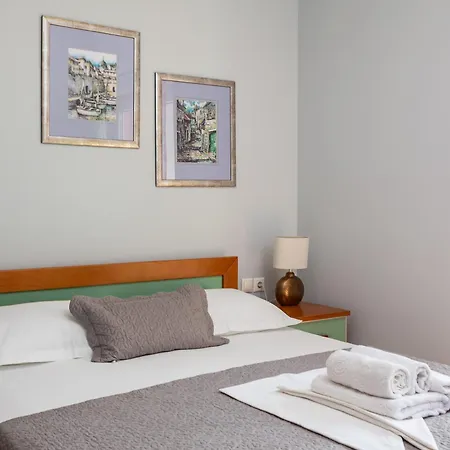Brkic With Private Parking Apartament Makarska