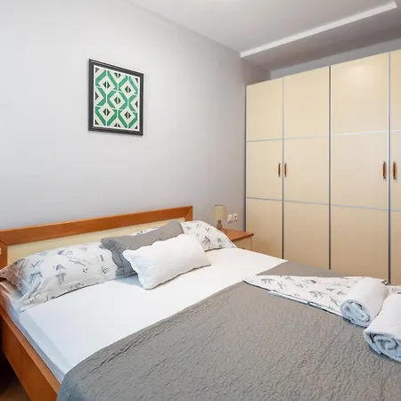 Apartamento Brkic With Private Parking Makarska