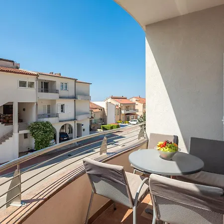 Apartment Brkic With Private Parking Makarska