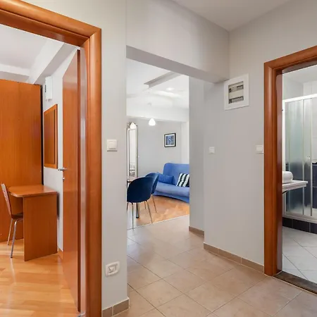 Brkic With Private Parking Apartament Makarska