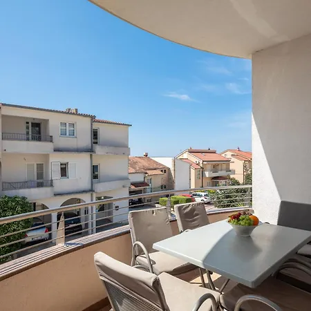 Brkic With Private Parking Apartament Makarska