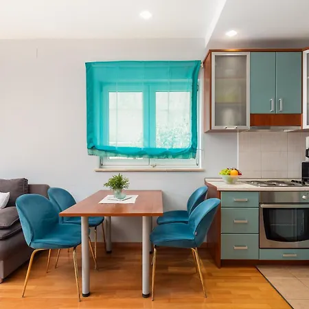 Apartment Brkic With Private Parking *