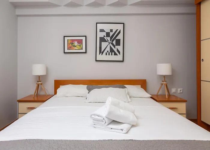 Brkic With Private Parking Makarska