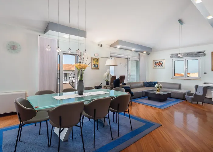 Brkic With Private Parking * Makarska