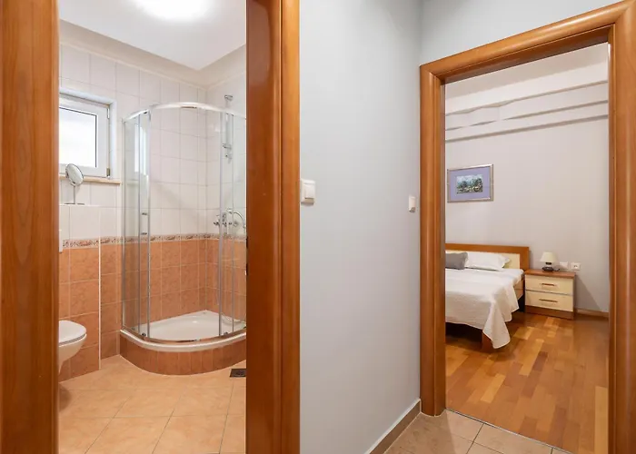 Brkic With Private Parking * Makarska