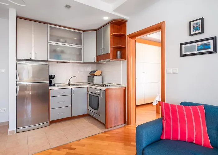 Brkic With Private Parking * מאקרסקה