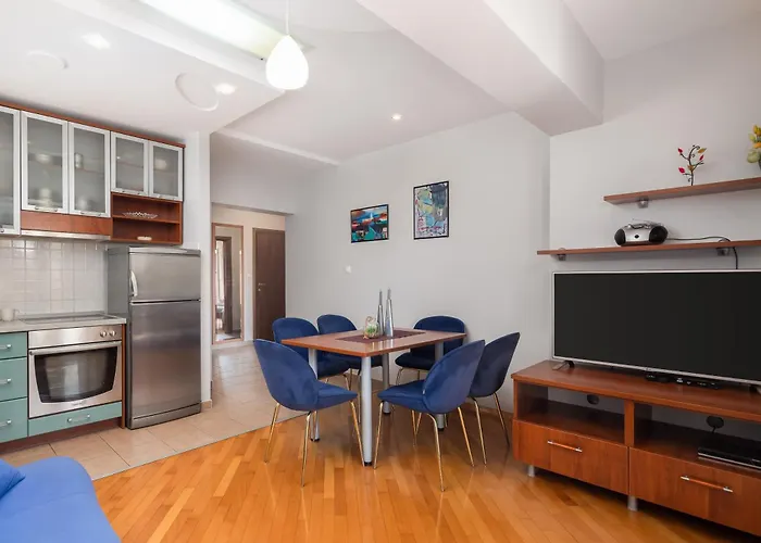 Brkic With Private Parking * Makarska