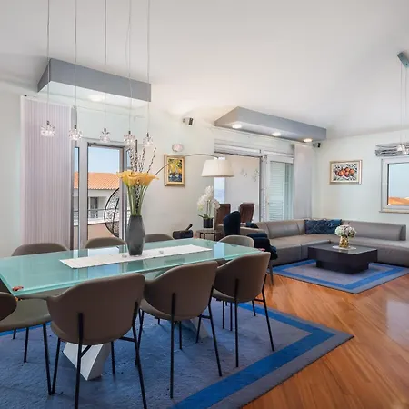 Brkic With Private Parking * Makarska