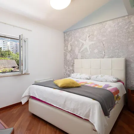 Apartment Brkic With Private Parking Makarska