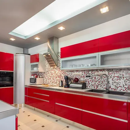 Brkic With Private Parking Makarska