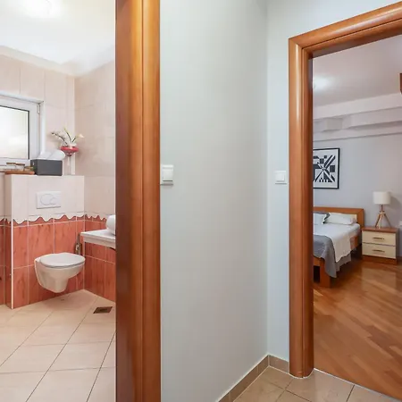 Apartment Brkic With Private Parking Makarska