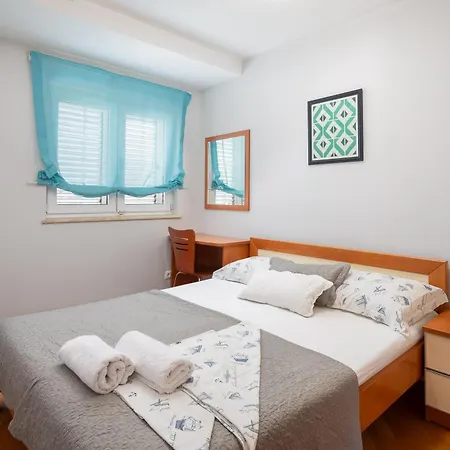 Apartment Brkic With Private Parking