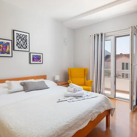 Brkic With Private Parking * Makarska