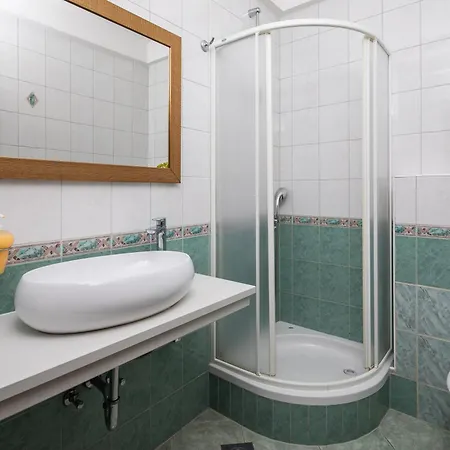 Apartment Brkic With Private Parking